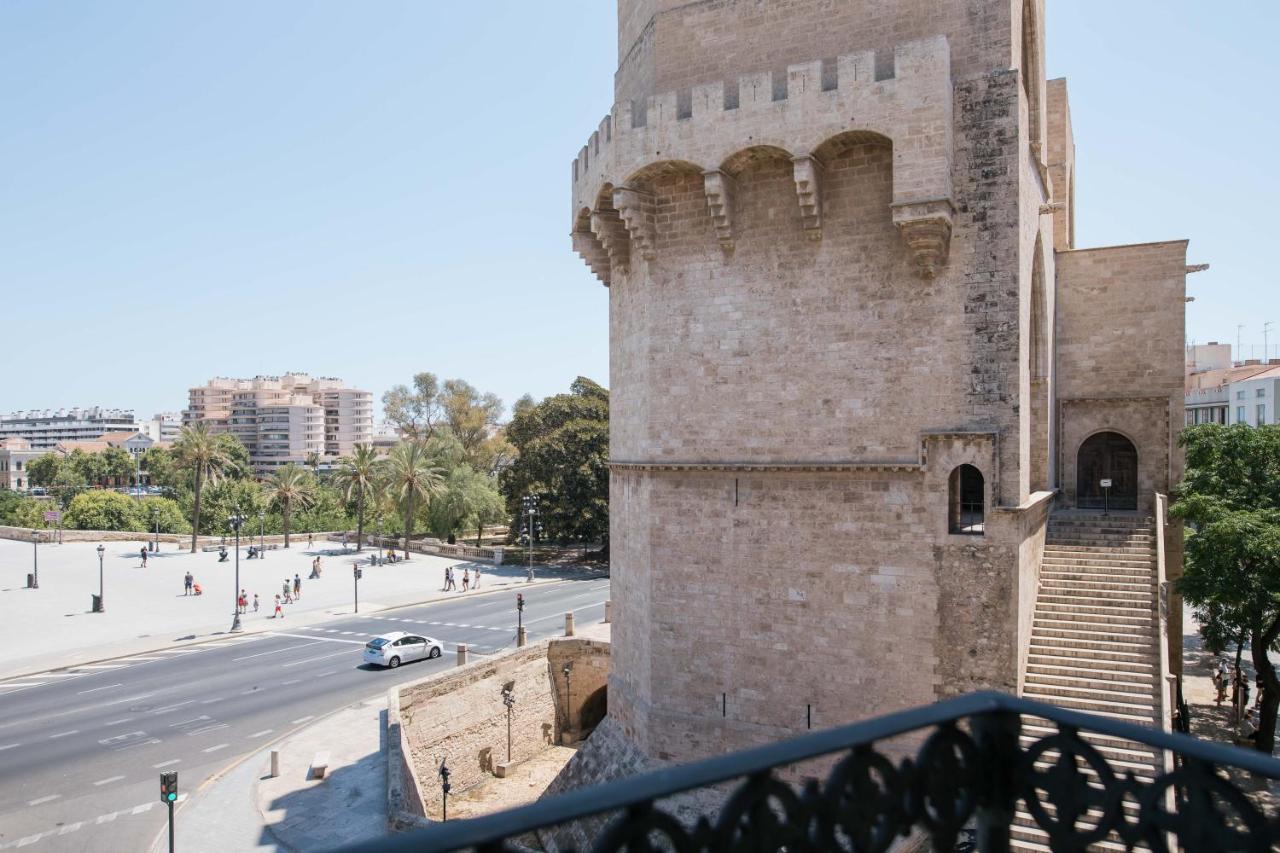 Myr Puerta Serranos Valencia Kültér fotó